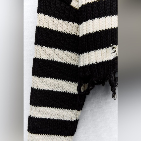 NWOT. Zara Black/White Striped Cropped Turtleneck Sweater. Size XS. - Picture 7 of 11